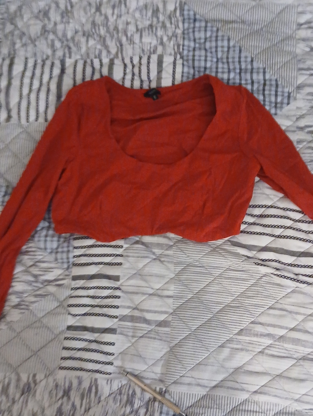 Dynamite Red Scoop-Neck Long-Sleeve Crop Bra Top